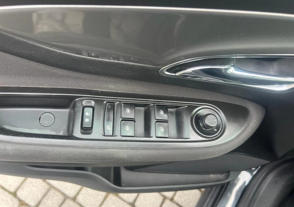 Opel Mokka cena 47900 przebieg: 108000, rok produkcji 2016 z Świdnik małe 106